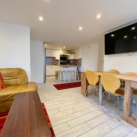 Vernon Place Town Centre, Vernon Cottage 3-Bed With Parking, 1A Vernon Court 2-Bed With Parking, 1B Studio No Parking, Off The High Street Next To Sandford Park كيلتنهام المظهر الخارجي الصورة