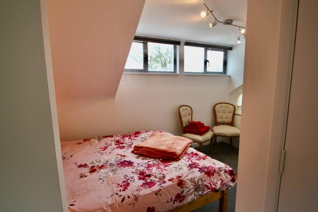 Vernon Place Town Centre, Vernon Cottage 3-Bed With Parking, 1A Vernon Court 2-Bed With Parking, 1B Studio No Parking, Off The High Street Next To Sandford Park كيلتنهام المظهر الخارجي الصورة
