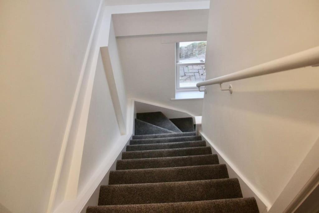 Vernon Place Town Centre, Vernon Cottage 3-Bed With Parking, 1A Vernon Court 2-Bed With Parking, 1B Studio No Parking, Off The High Street Next To Sandford Park كيلتنهام المظهر الخارجي الصورة