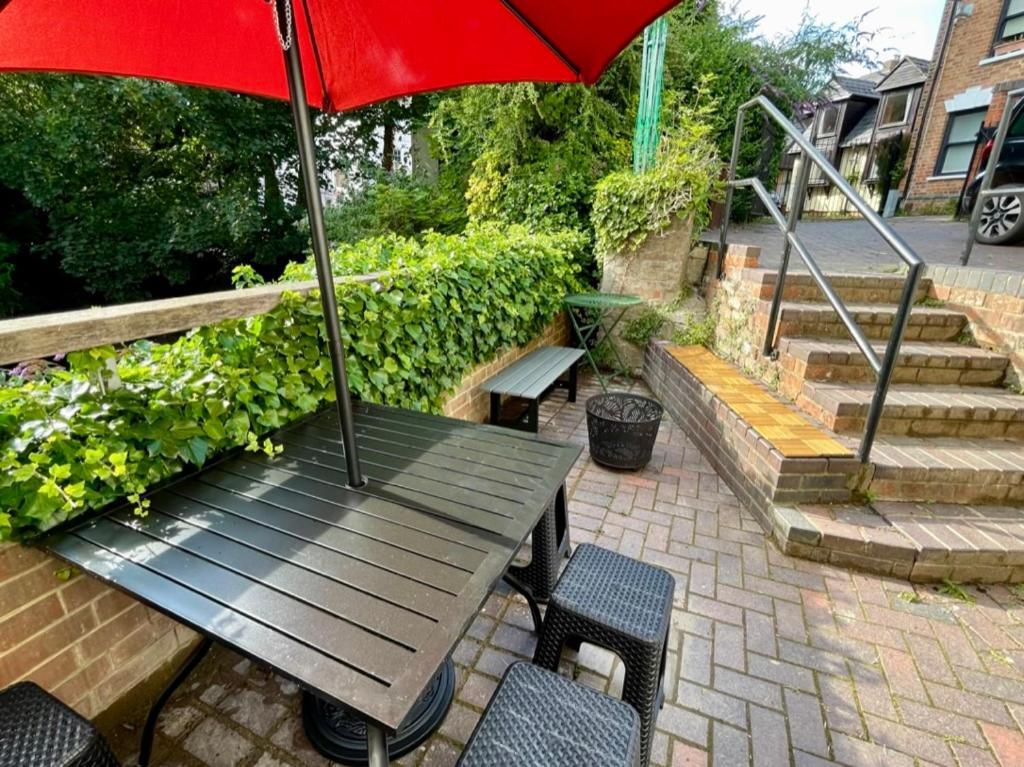 Vernon Place Town Centre, Vernon Cottage 3-Bed With Parking, 1A Vernon Court 2-Bed With Parking, 1B Studio No Parking, Off The High Street Next To Sandford Park كيلتنهام المظهر الخارجي الصورة
