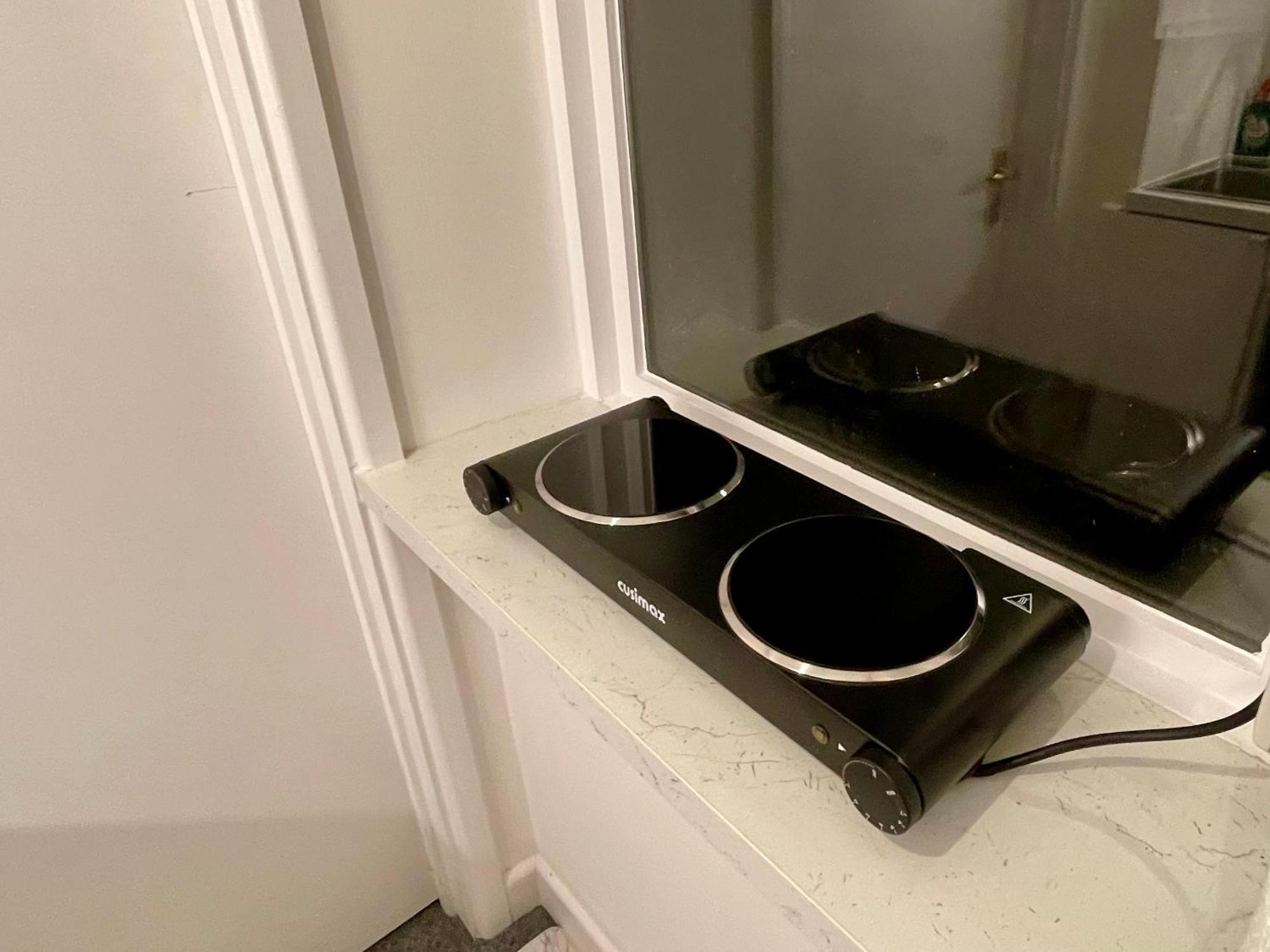 Vernon Place Town Centre, Vernon Cottage 3-Bed With Parking, 1A Vernon Court 2-Bed With Parking, 1B Studio No Parking, Off The High Street Next To Sandford Park كيلتنهام المظهر الخارجي الصورة