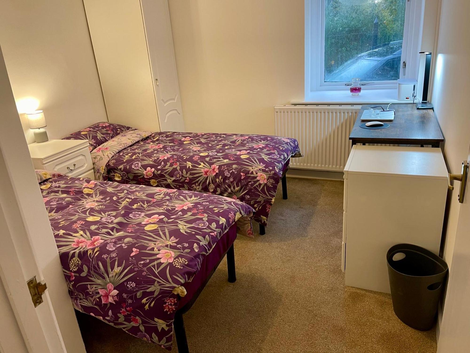 Vernon Place Town Centre, Vernon Cottage 3-Bed With Parking, 1A Vernon Court 2-Bed With Parking, 1B Studio No Parking, Off The High Street Next To Sandford Park كيلتنهام المظهر الخارجي الصورة