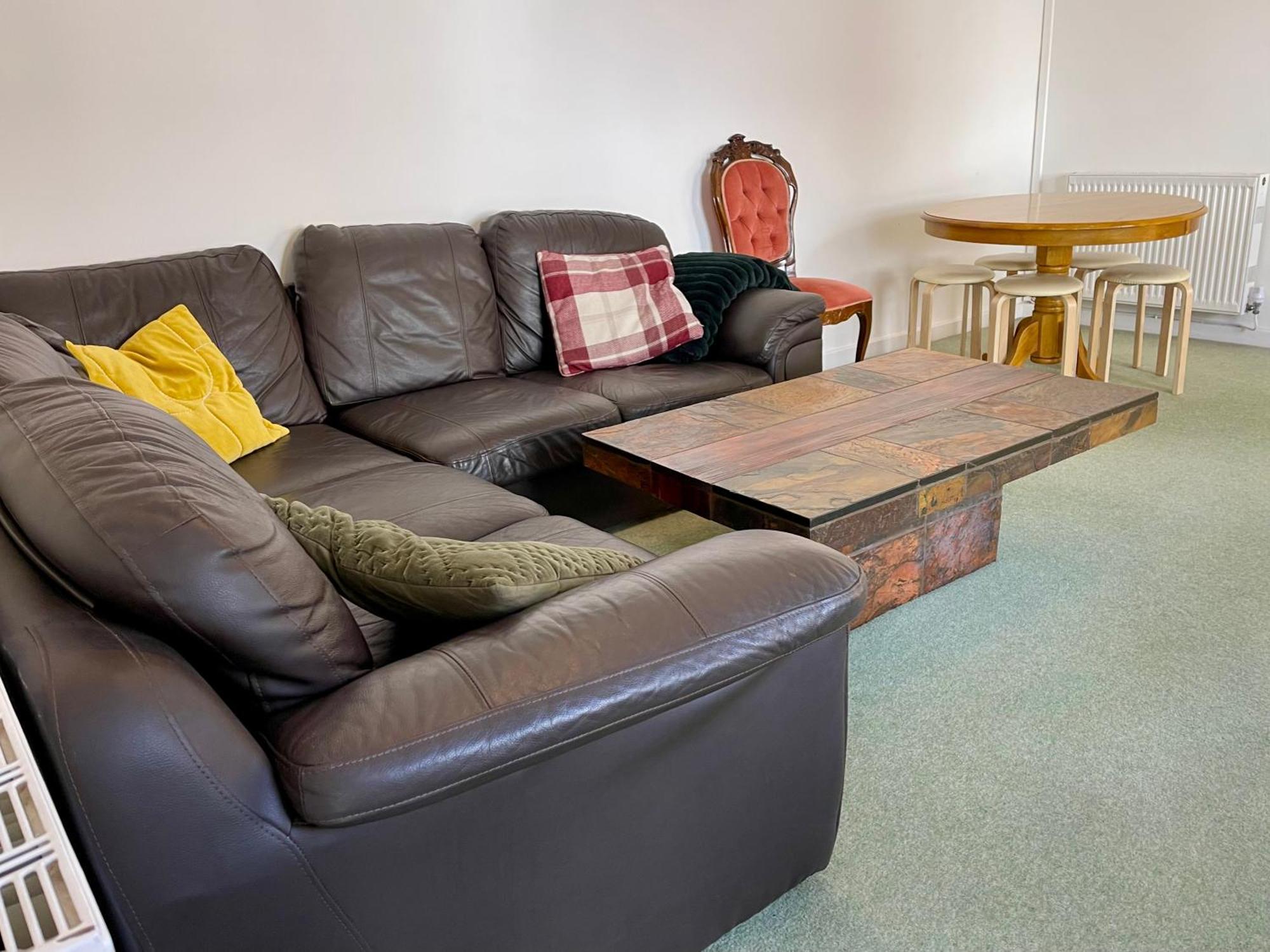Vernon Place Town Centre, Vernon Cottage 3-Bed With Parking, 1A Vernon Court 2-Bed With Parking, 1B Studio No Parking, Off The High Street Next To Sandford Park كيلتنهام المظهر الخارجي الصورة