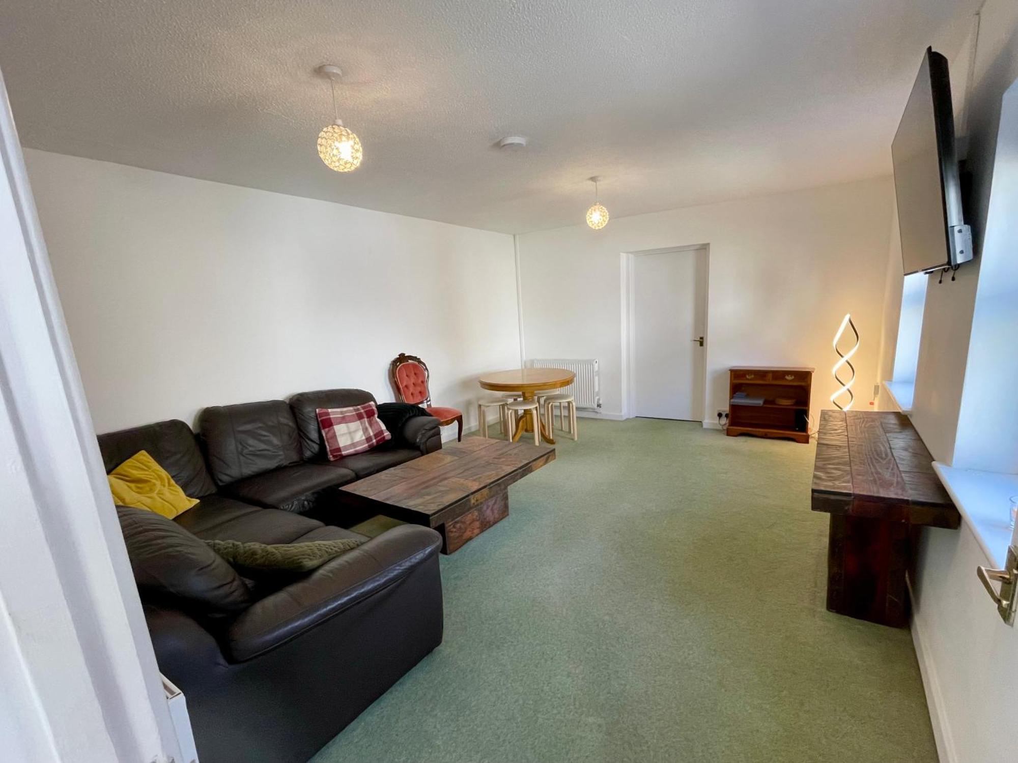 Vernon Place Town Centre, Vernon Cottage 3-Bed With Parking, 1A Vernon Court 2-Bed With Parking, 1B Studio No Parking, Off The High Street Next To Sandford Park كيلتنهام المظهر الخارجي الصورة